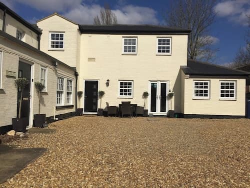 3-bed Cottage With 3 En-suite Shower Rooms Near St Neots