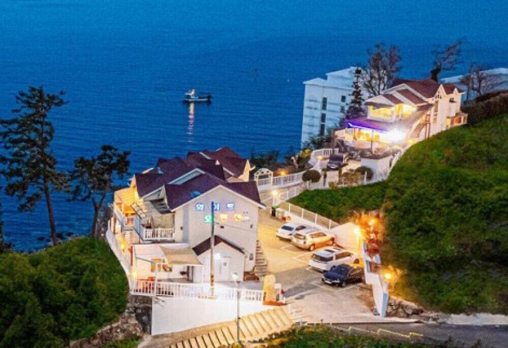 White O Pension