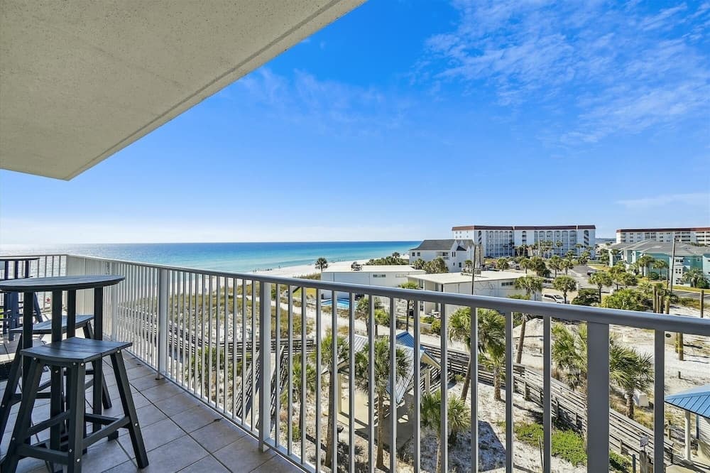 Seacrest 501B is a Gulf Front 2 BR on Okaloosa Island by RedAwning
