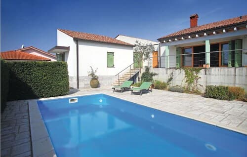 Spacious Villa with a Swimming Pool