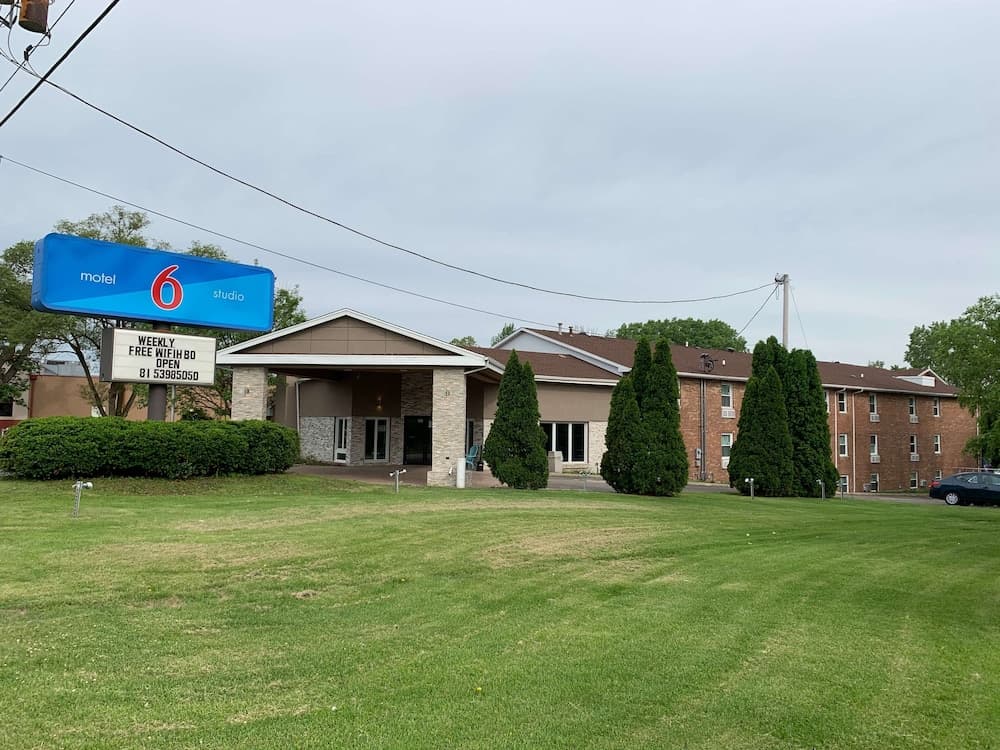 Studio 6 Rockford, IL