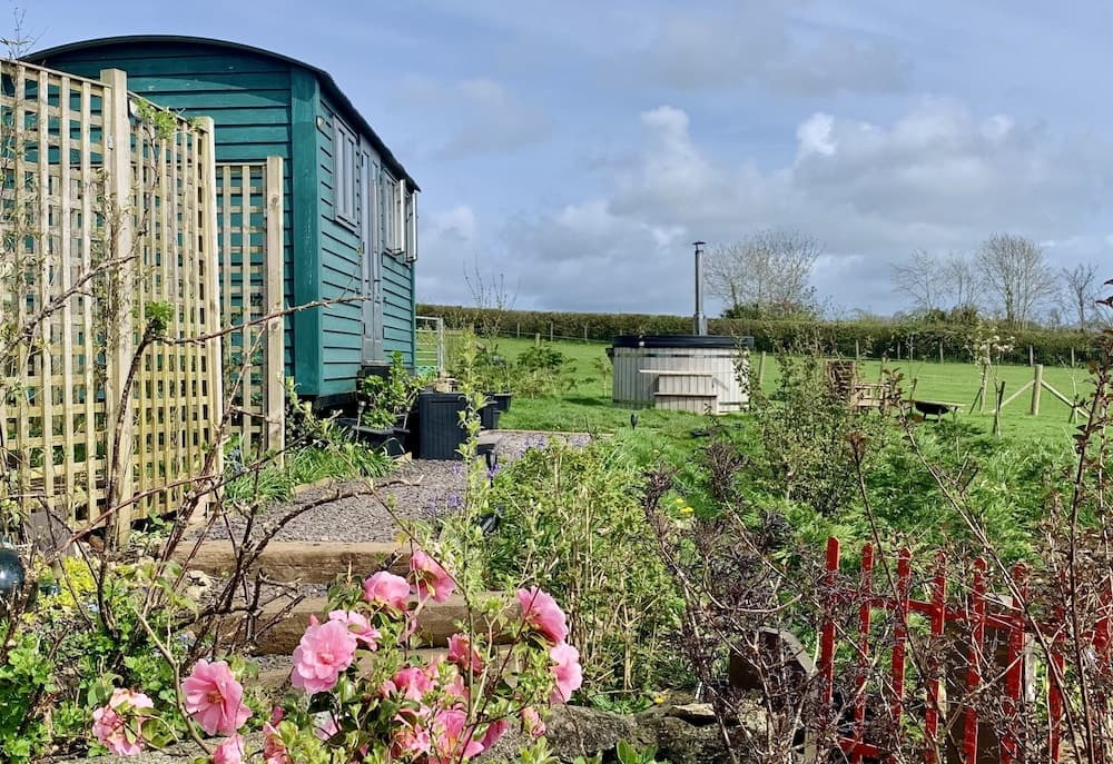 Shepherds Hut With Hot Tub, North Wales, Angelsey