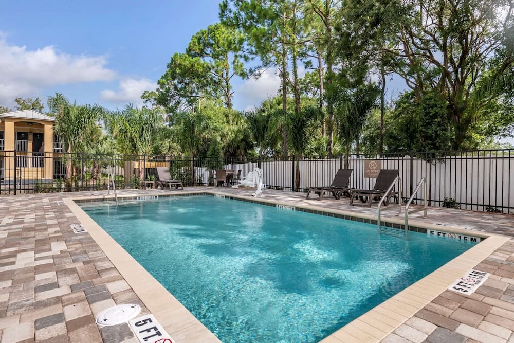 Comfort Suites Daytona Beach - Speedway