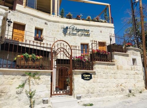 Vigneron Cave Hotel