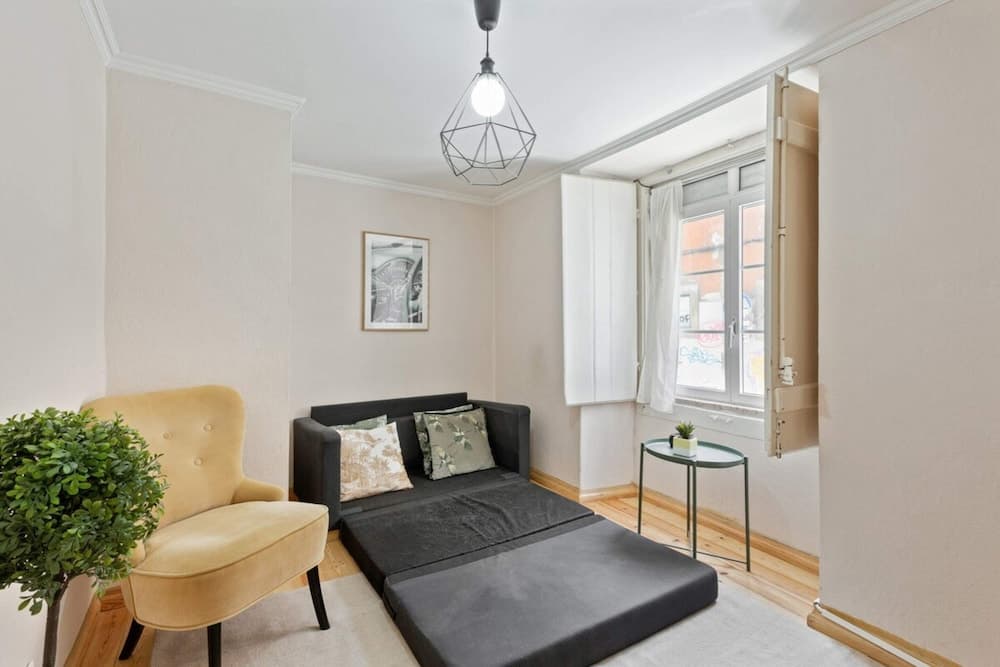 Portuguese Design 1 Bedroom Apartment in the Heart of Lisbon