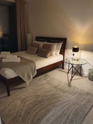 Modern 1 Bedroom Apartment Near Canary Wharf With Balcony