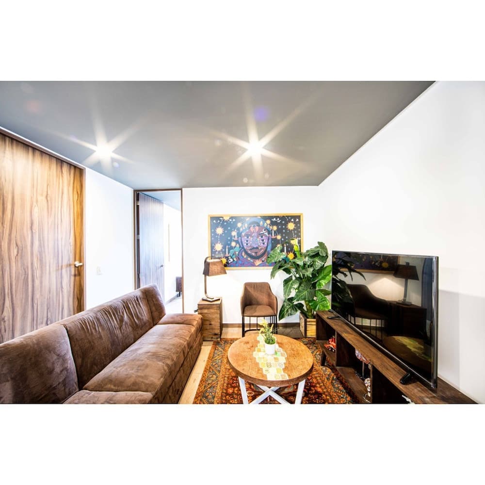 Brand New 1BDRM Private Patio Apartment 5 Stars