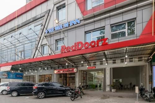 RedDoorz Plus @ Cemara Asri Medan