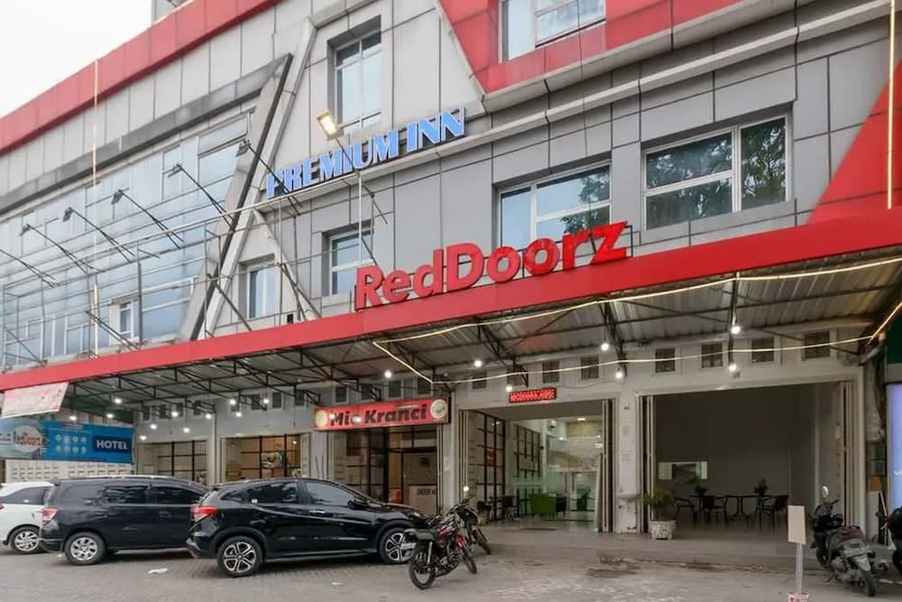 RedDoorz Plus @ Cemara Asri Medan