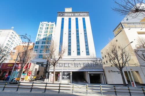 Brown Dot Hotel Minam