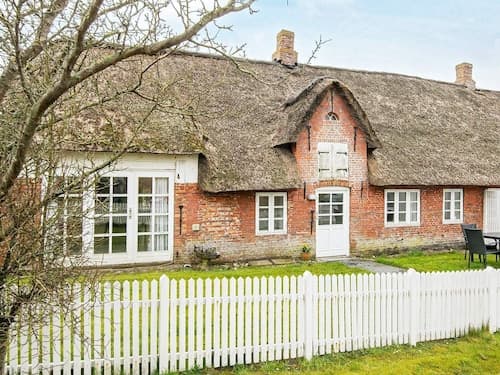 6 Person Holiday Home in Hojer
