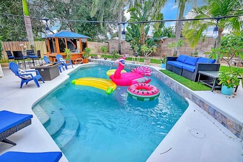 Urban Oasis W/hot Tub, Heated Pool And Private Movie Theater 2 Bedroom Home by RedAwning