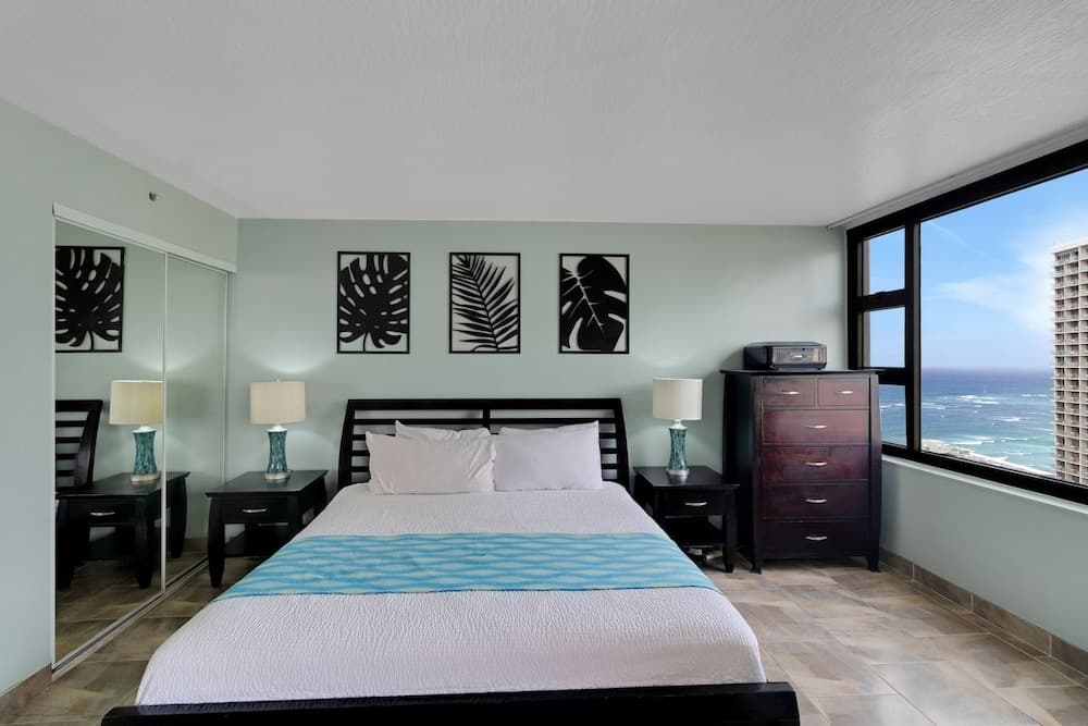 Deluxe Ocean View Condo on 31st Floor - Free Parking & Wifi! by Koko Resort Vacation Rentals