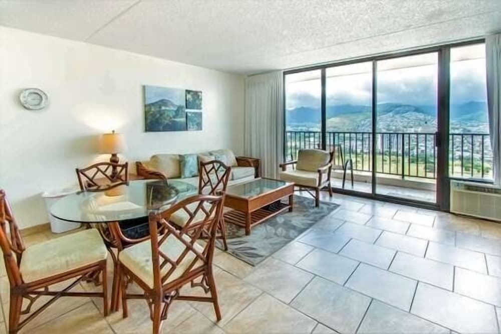 Deluxe Panoramic Mountain View Condo - 37th Floor, Free parking & Wifi by Koko Resort Vacation Rentals