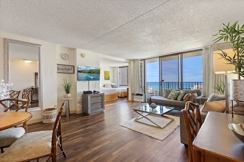 Beautifully Renovated 32nd Floor Deluxe Ocean View Waikiki Condo