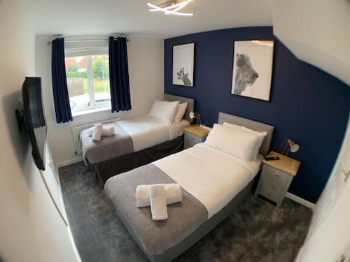 The coach house views netflix sleeps 5