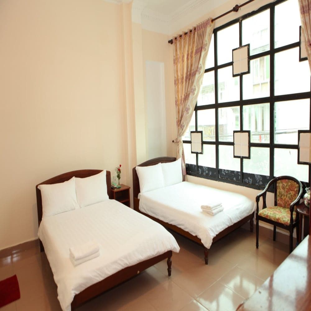 Quang Chien Hotel by Zuzu