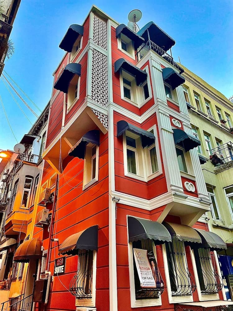 Taksim Red Suite