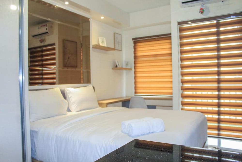 Minimalist and Cozy Studio Room at Ayodhya Apartment