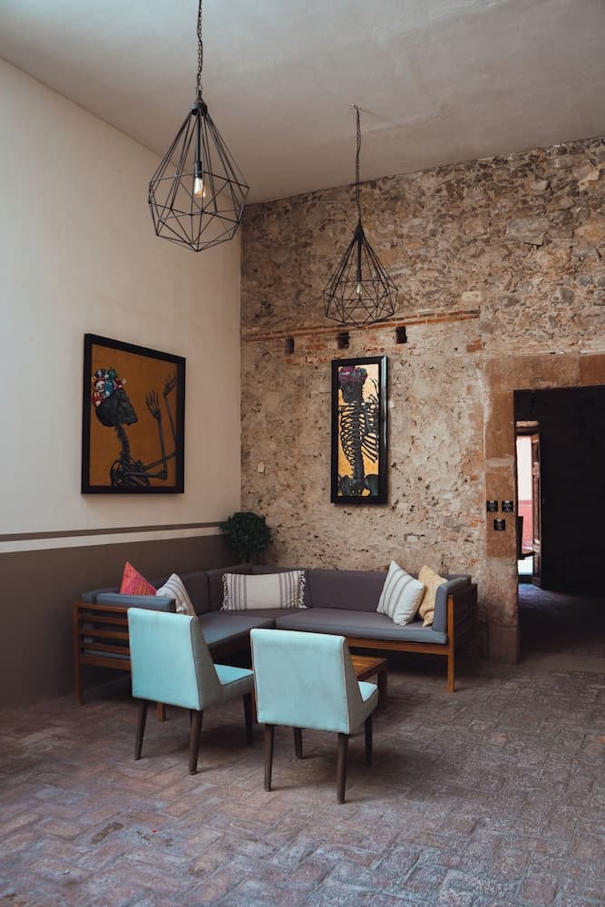 Clandestino Hotel Pila Seca