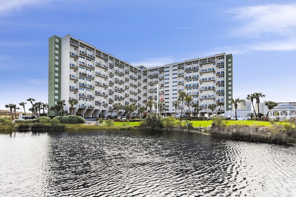 Pinnacle Port by Book That Condo