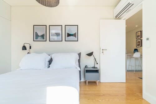 Modern 1BD w AC & Balcony