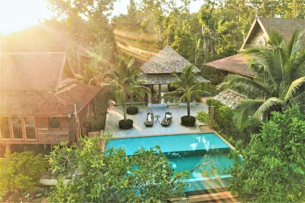 Royal Train Garden Resort