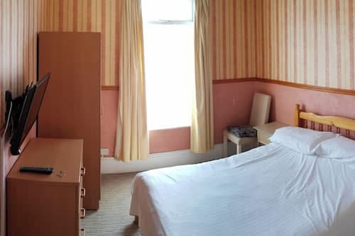Glen Villa 5 Sleeps 6 Near Beach
