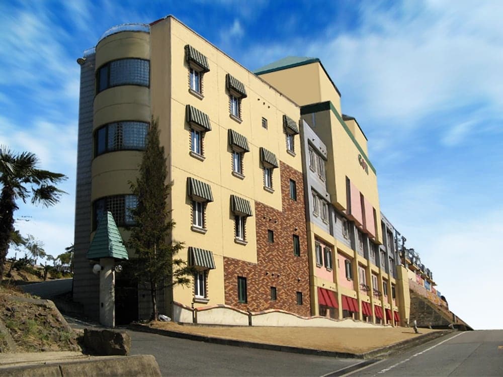 Hotel Com - Adults Only