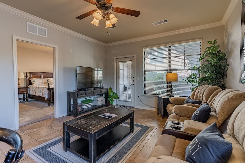 Beautiful Bella Piazza Condo