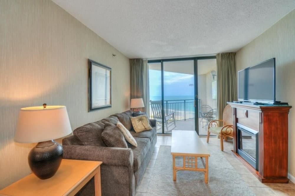 Cozy Ocean View Condo! Beach Front Building!