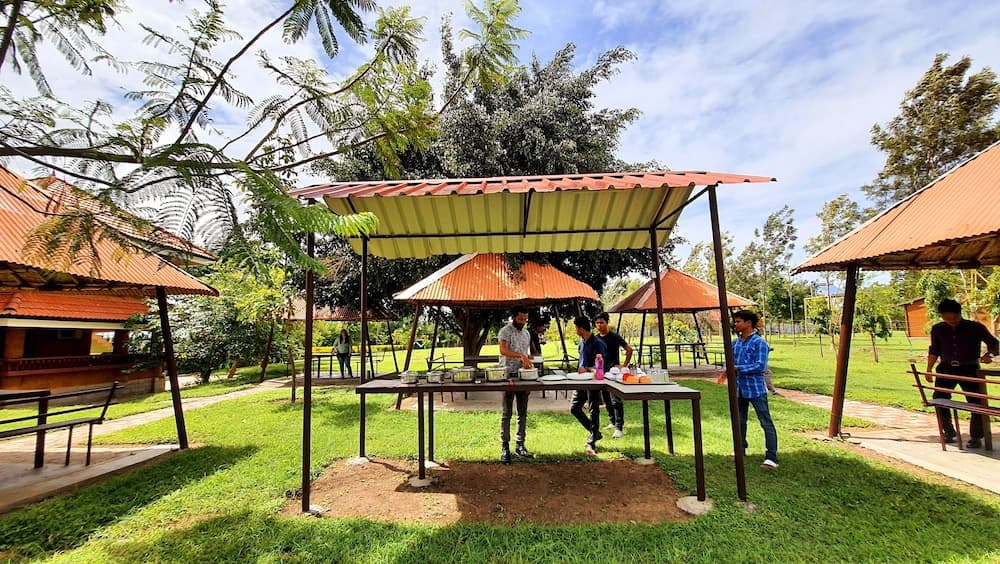 Açık havada yemek servisi