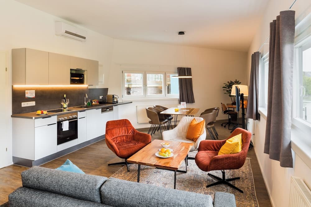 URBAN ISLAND - Riverside Apartments