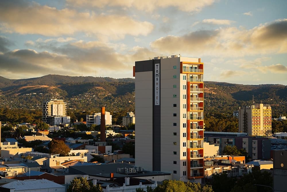 Tom's Court Hotel