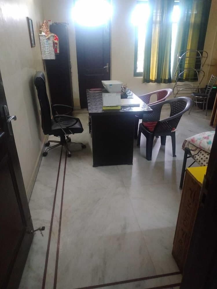 ADB Rooms Knights Inn