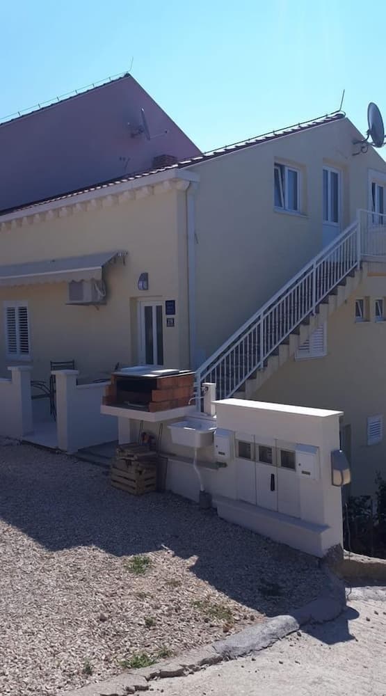 Apartments Šišević