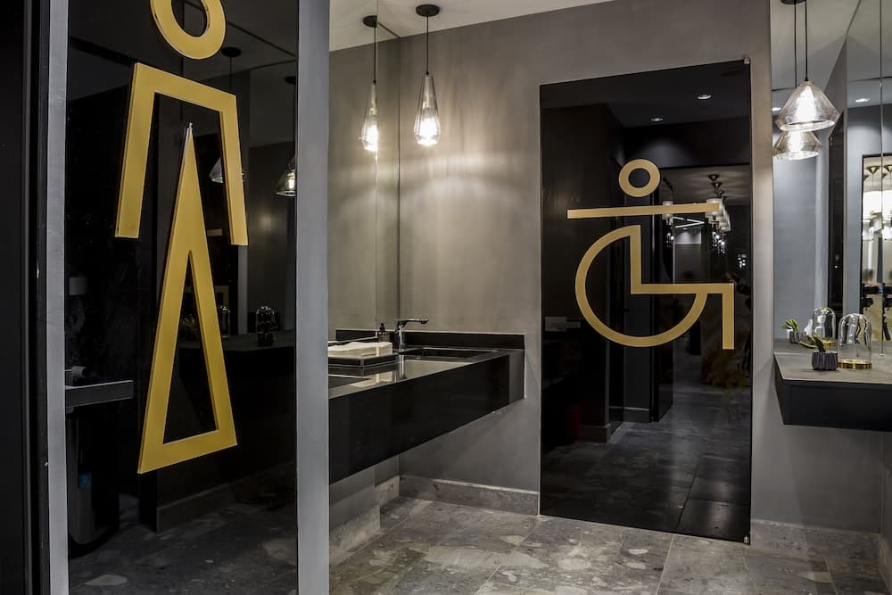 Engellilere uygun banyo