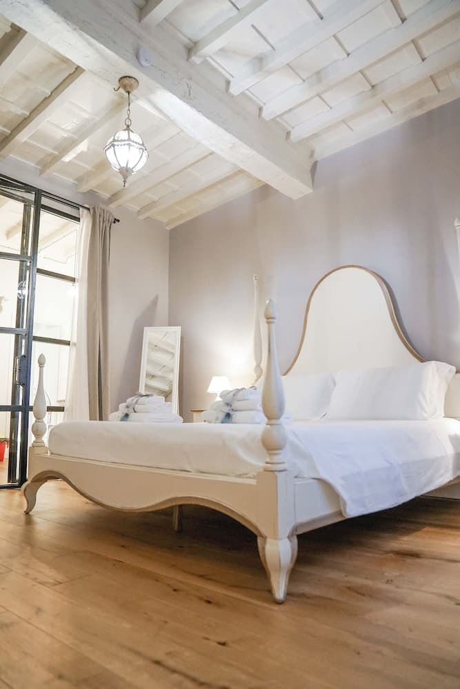 Art Apartment Black & White