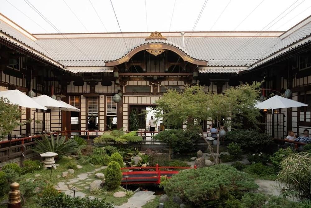 Hollywood Hills Hotel