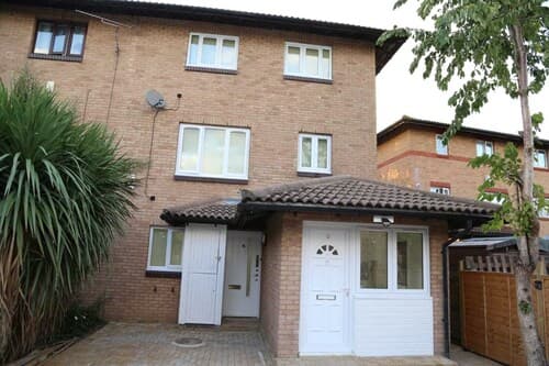 Budget 4-bedrooms In Thamesmead
