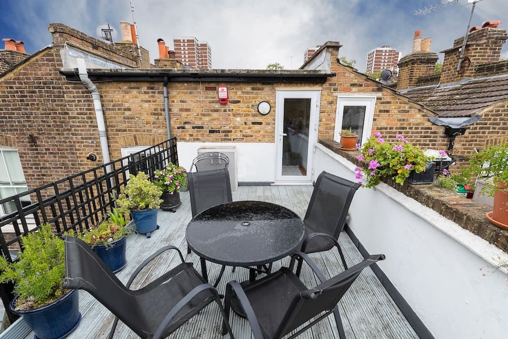 JOIVY Stunning 3 bed House Close to Westfield