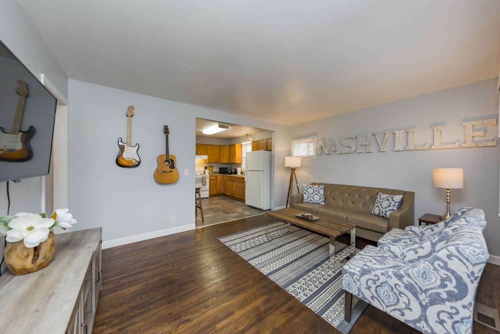 Savor the Homey Vibe at a Chilled Nest Five Min Downtown