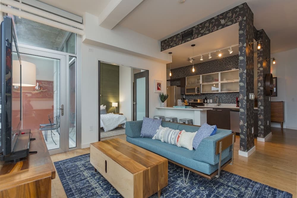 Artsy Extended Retreat Downtown Nashville