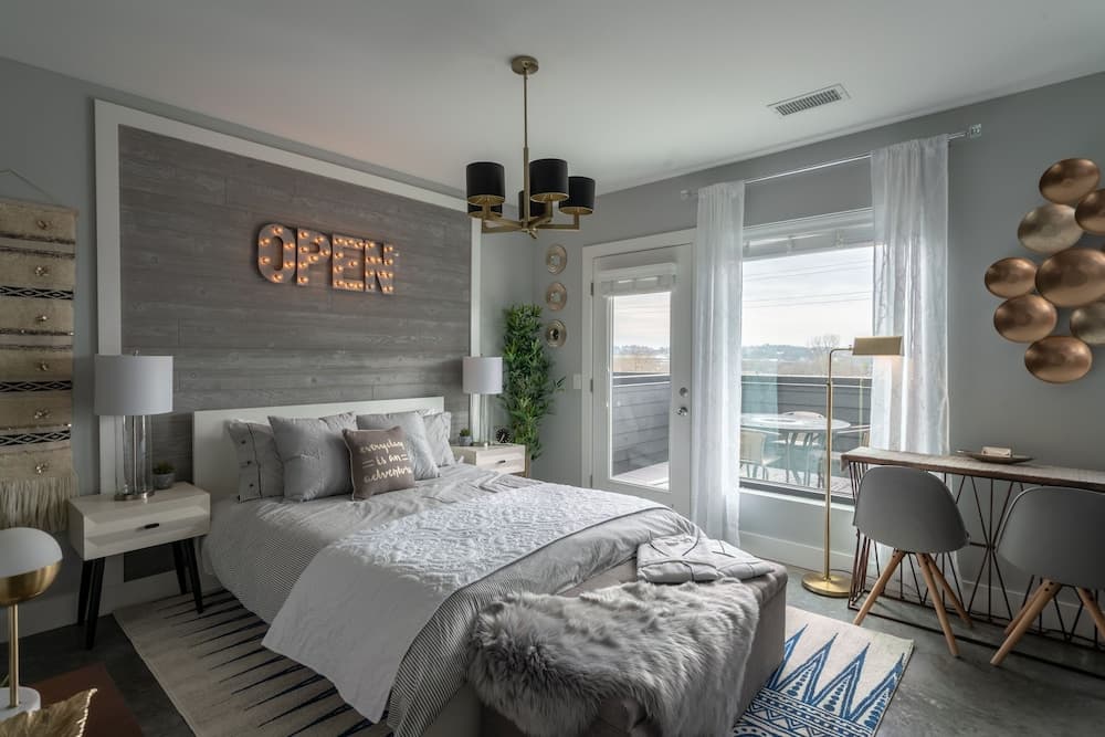 Romantic Studio Getaway with Rooftop Deck