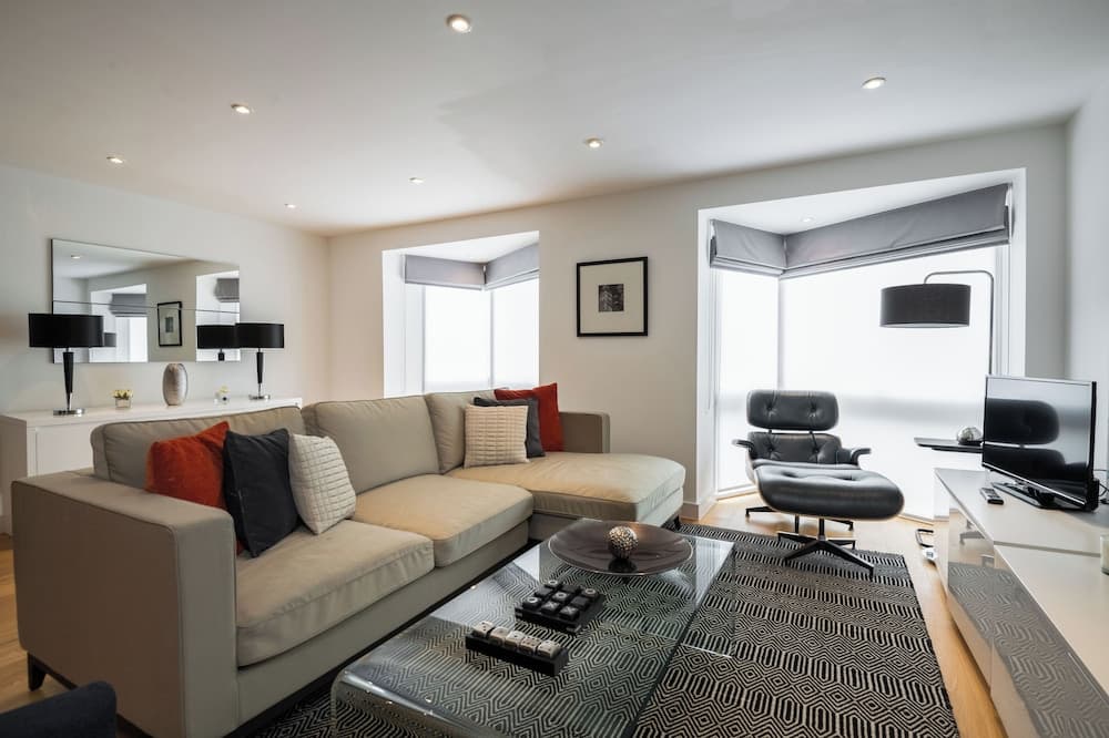 Trendy Queens Park Home Close to Hampstead by Underthedoormat