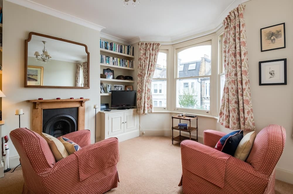 Traditional Fulham Home Close to the River Thames by Underthedoormat