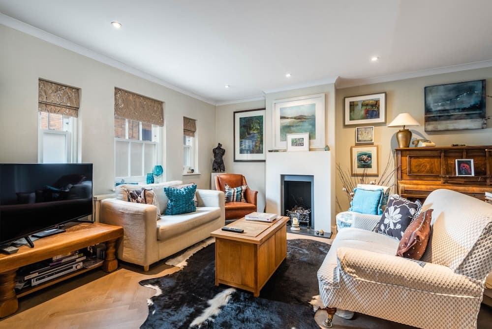 Charming Chiswick Home Near Ravenscourt Park by Underthedoormat