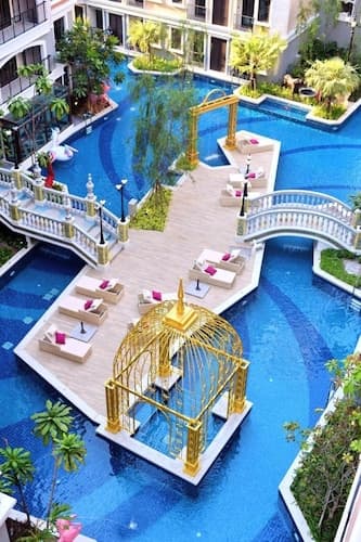 Espana Condo By Som