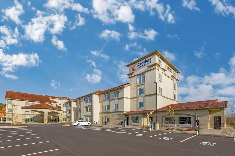 Comfort Inn & Suites Verona at Turning Stone Resort Casino