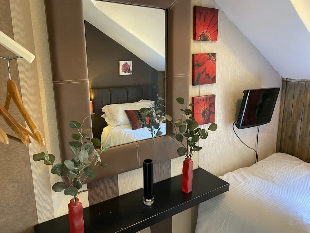 Delovely Hotel